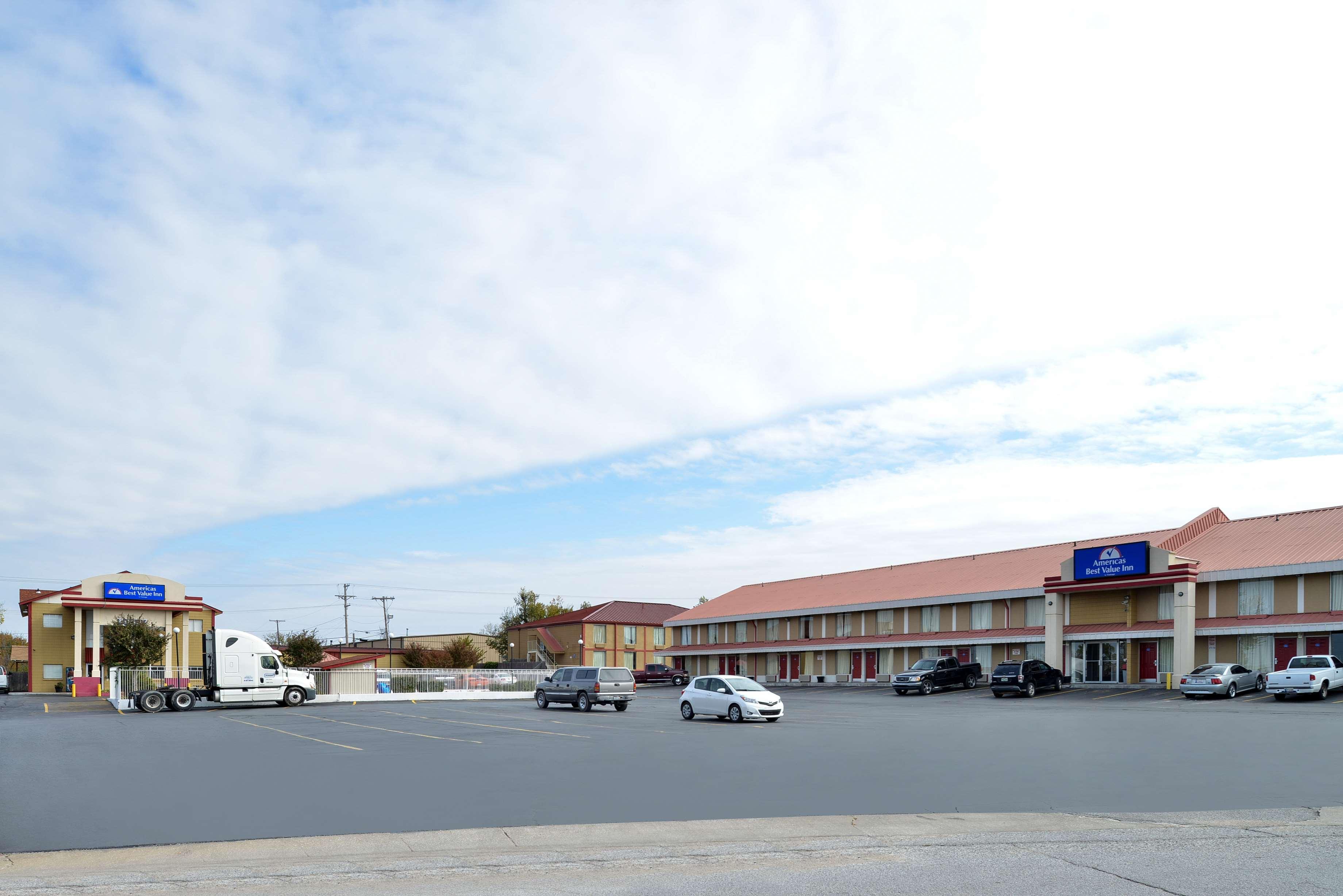 Americas Best Value Inn Tulsa I-44 Oakhurst Kültér fotó